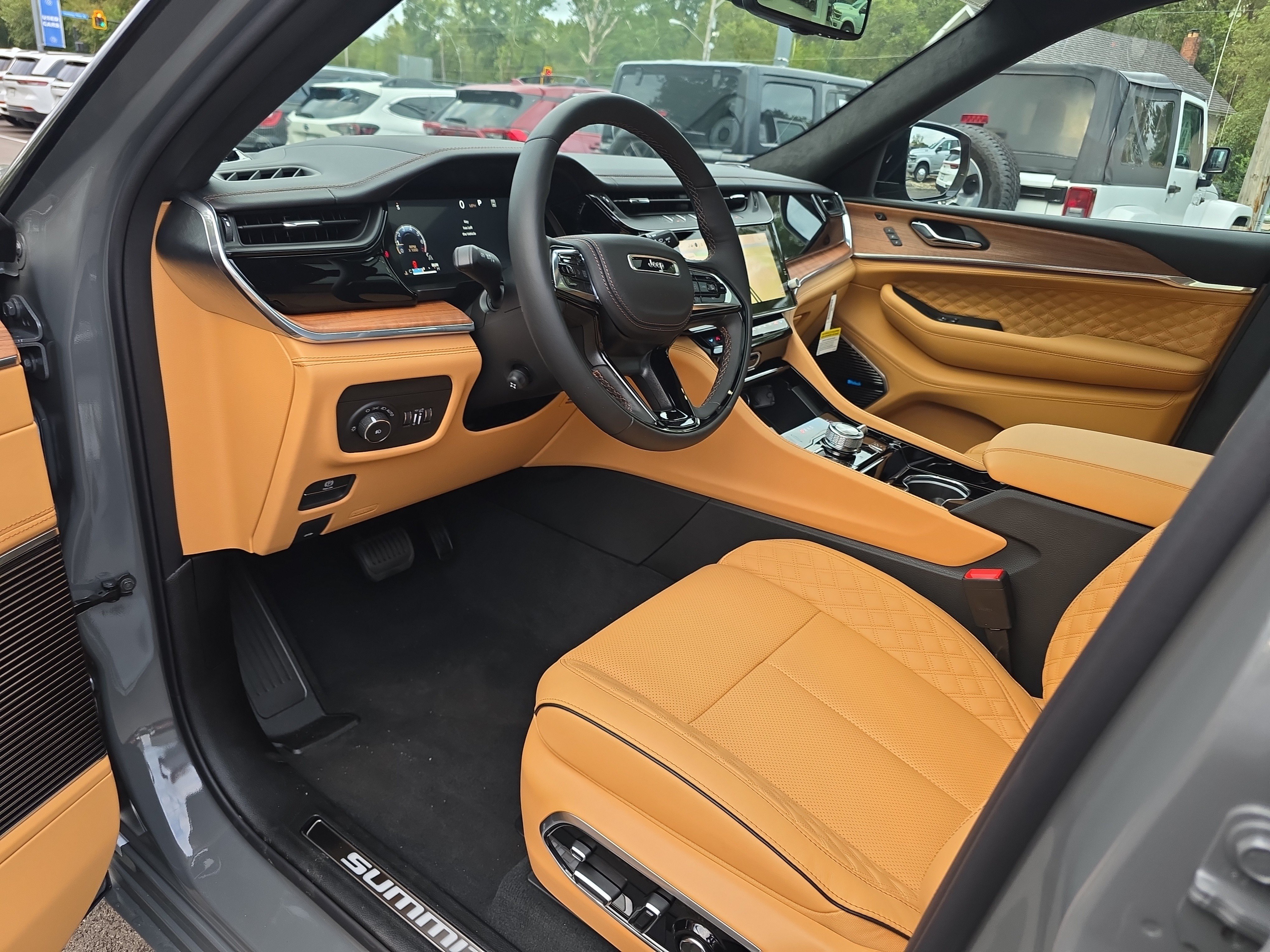 New 2027 Jeep Grand Cherokee Summit AWD/4WD image 3
