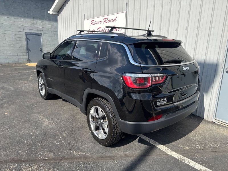 Used 2018 Jeep Compass Limited w/ Navigation Group AWD/4WD image 10