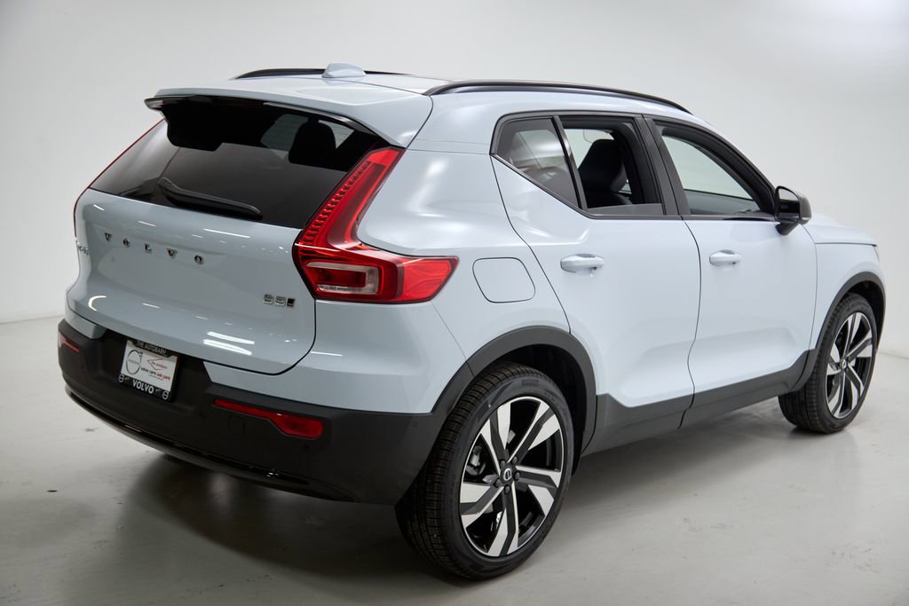New 2026 Volvo XC40 B5 Ultra w/ Climate Package image 9