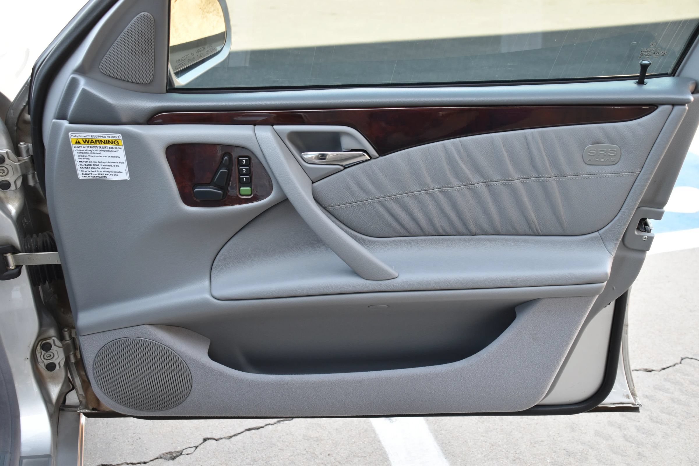 Used 2000 Mercedes-Benz E 320 Sedan image 22