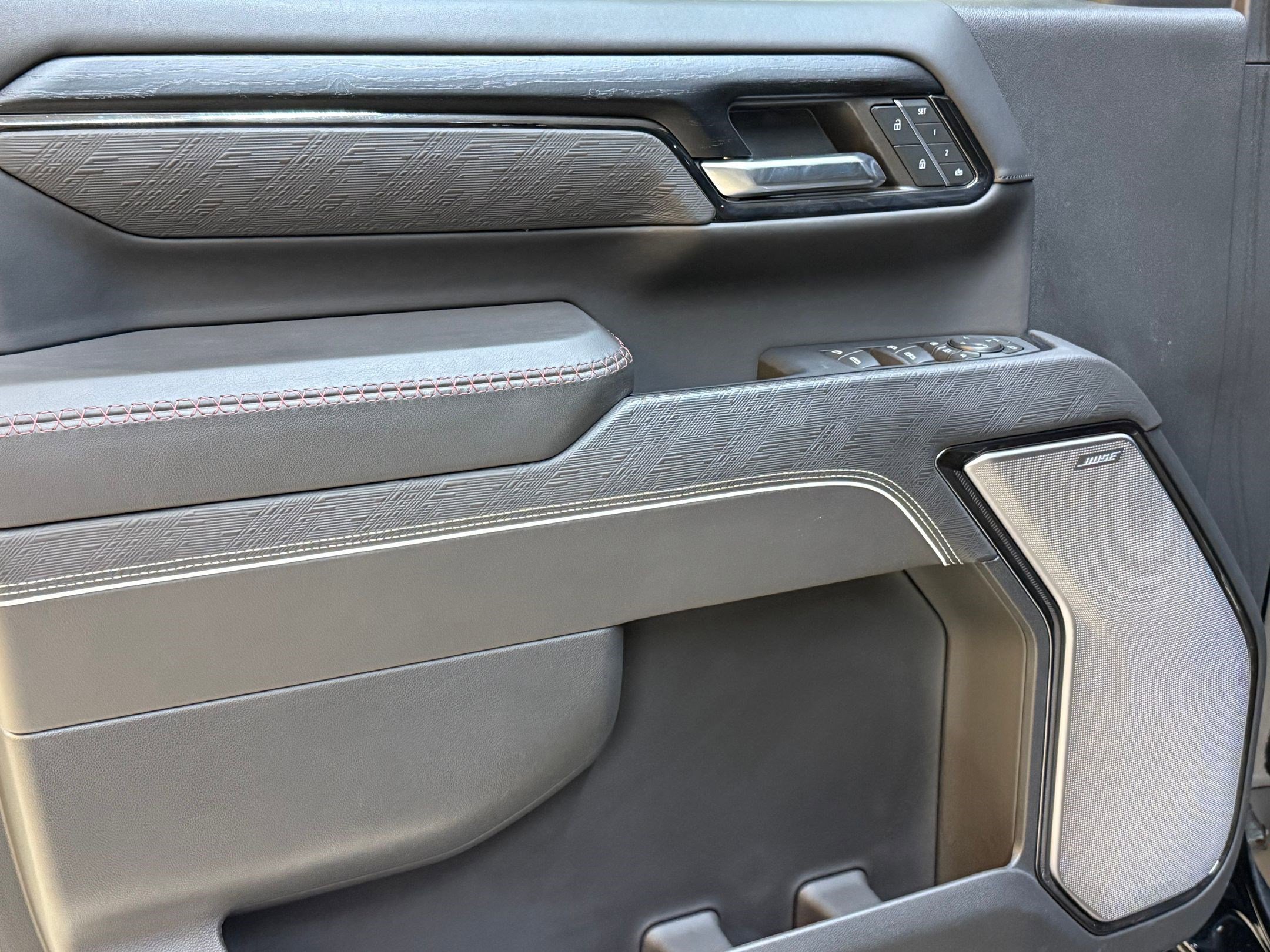 Used 2024 GMC Sierra 2500 AT4X w/ AT4X AEV Edition image 12