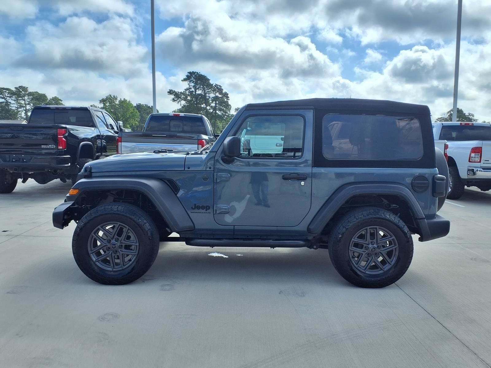 Used 2024 Jeep Wrangler Sport AWD/4WD image 8