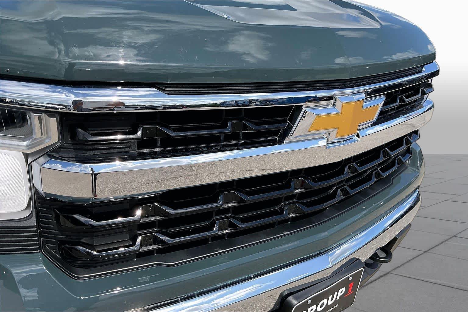 Used 2025 Chevrolet Silverado 1500 LT AWD/4WD image 28