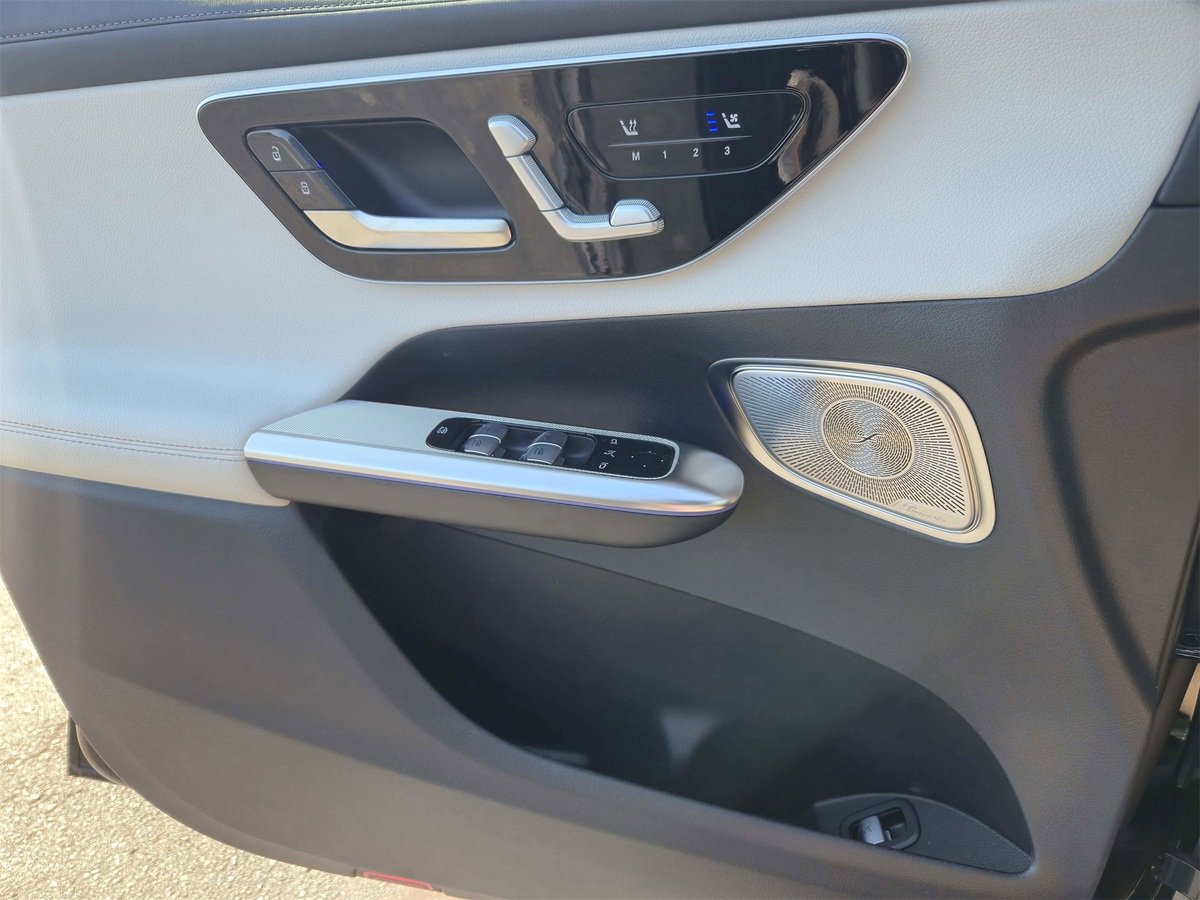 New 2025 Mercedes-Benz GLC 300 4MATIC image 12