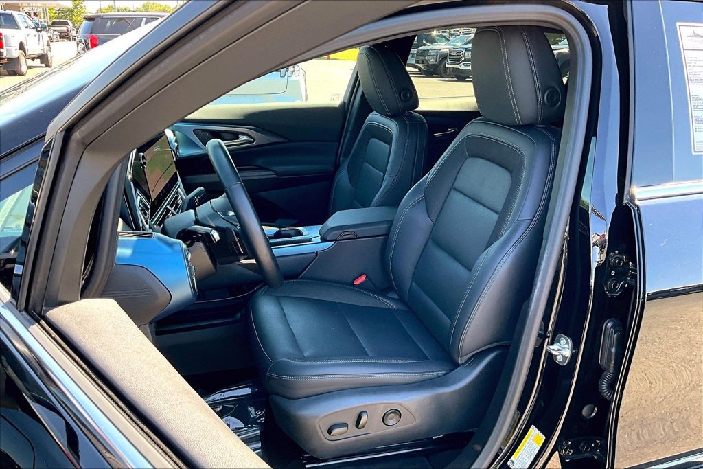 Used 2024 Chevrolet Equinox EV LT FWD image 23