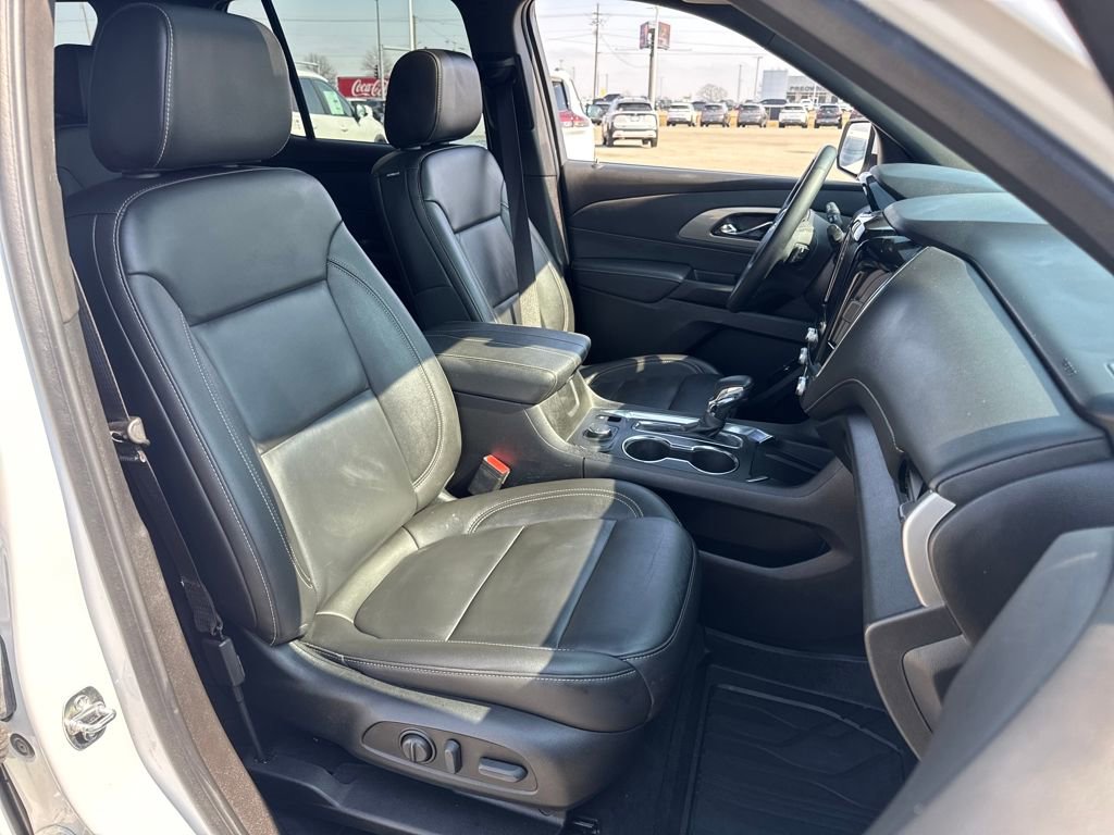 Used 2023 Chevrolet Traverse LT w/ LT Premium Package AWD/4WD image 11