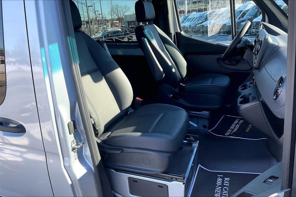 Used 2025 Mercedes-Benz Sprinter 2500 image 6