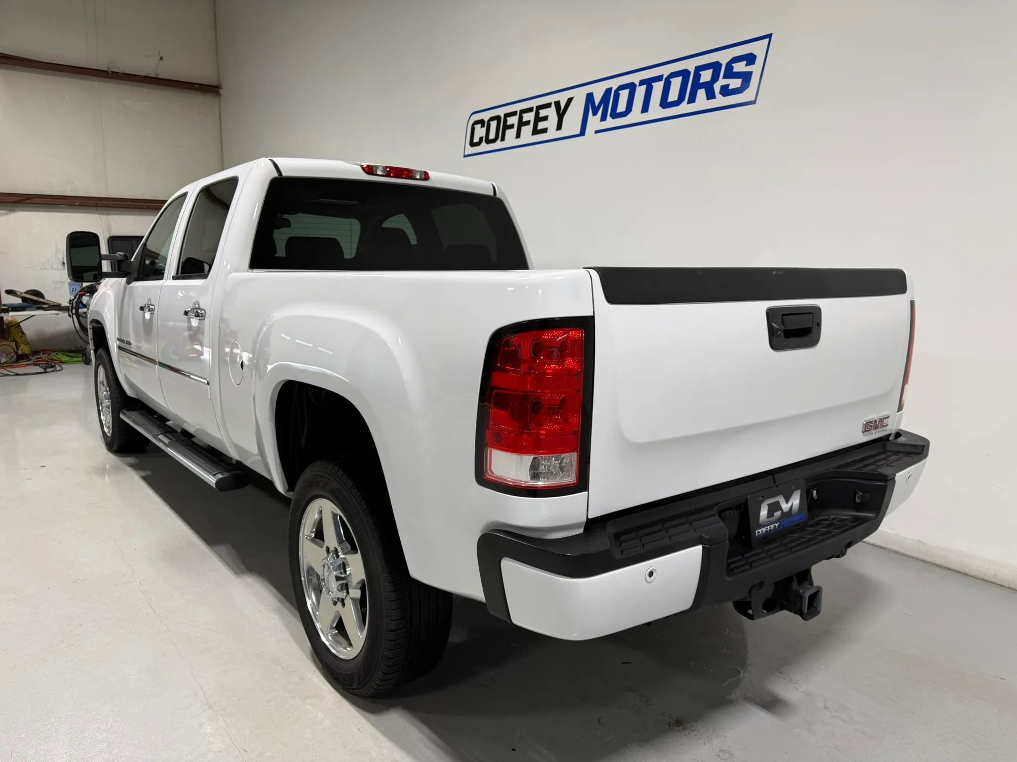 Used 2014 GMC Sierra 2500 Denali w/ Suspension Package, Off-Road image 4