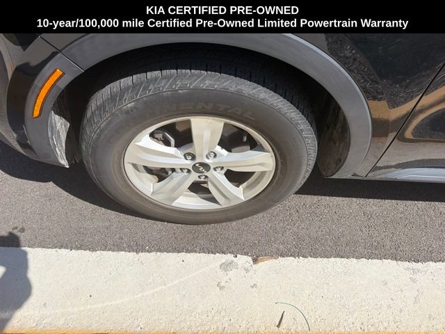 Certified 2023 Kia Sorento LX FWD image 4