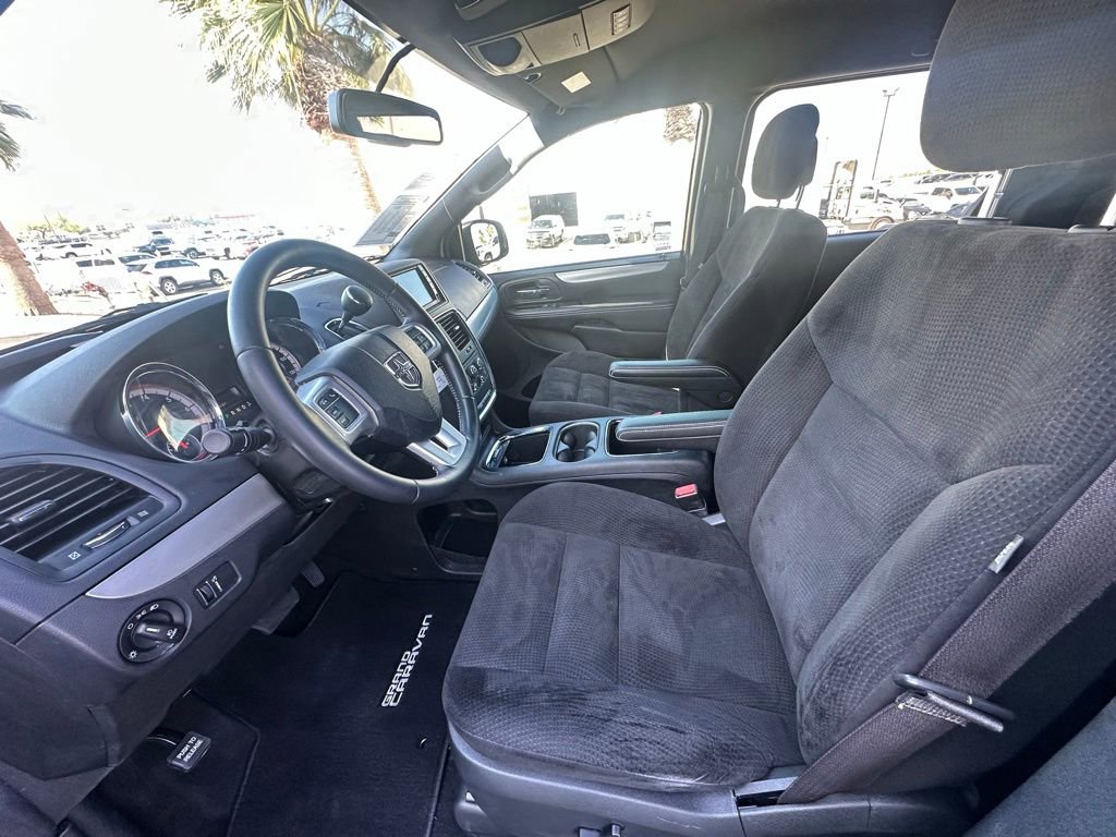 Used 2015 Dodge Grand Caravan SXT w/ Blacktop Package FWD image 12