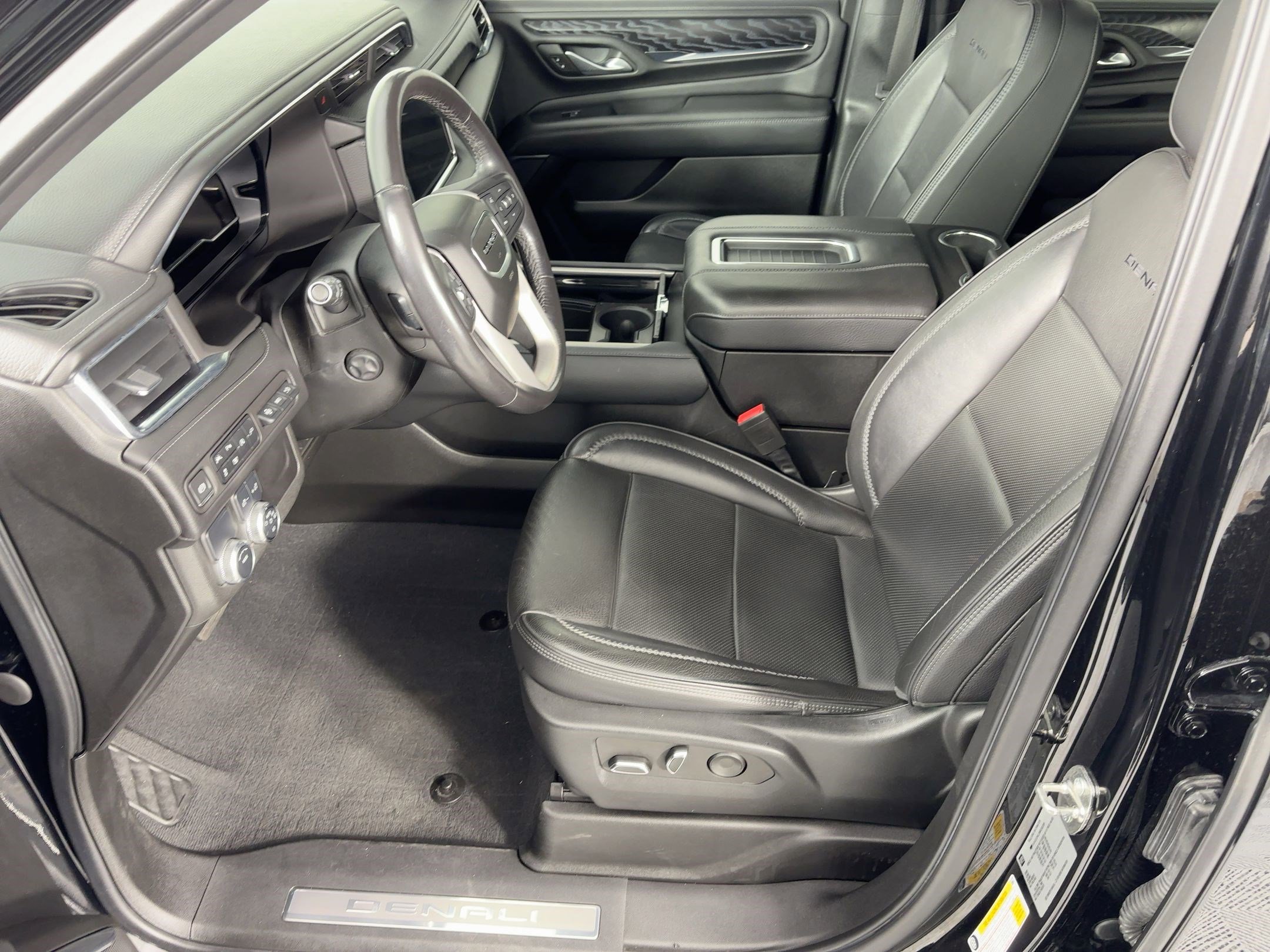 Used 2022 GMC Yukon Denali image 5