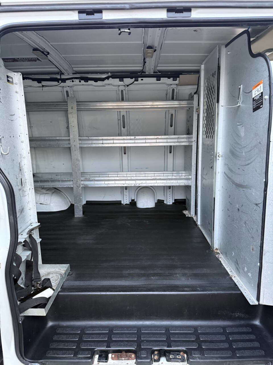 Used 2018 Chevrolet Express 2500 w/ Enhanced Convenience Package image 15