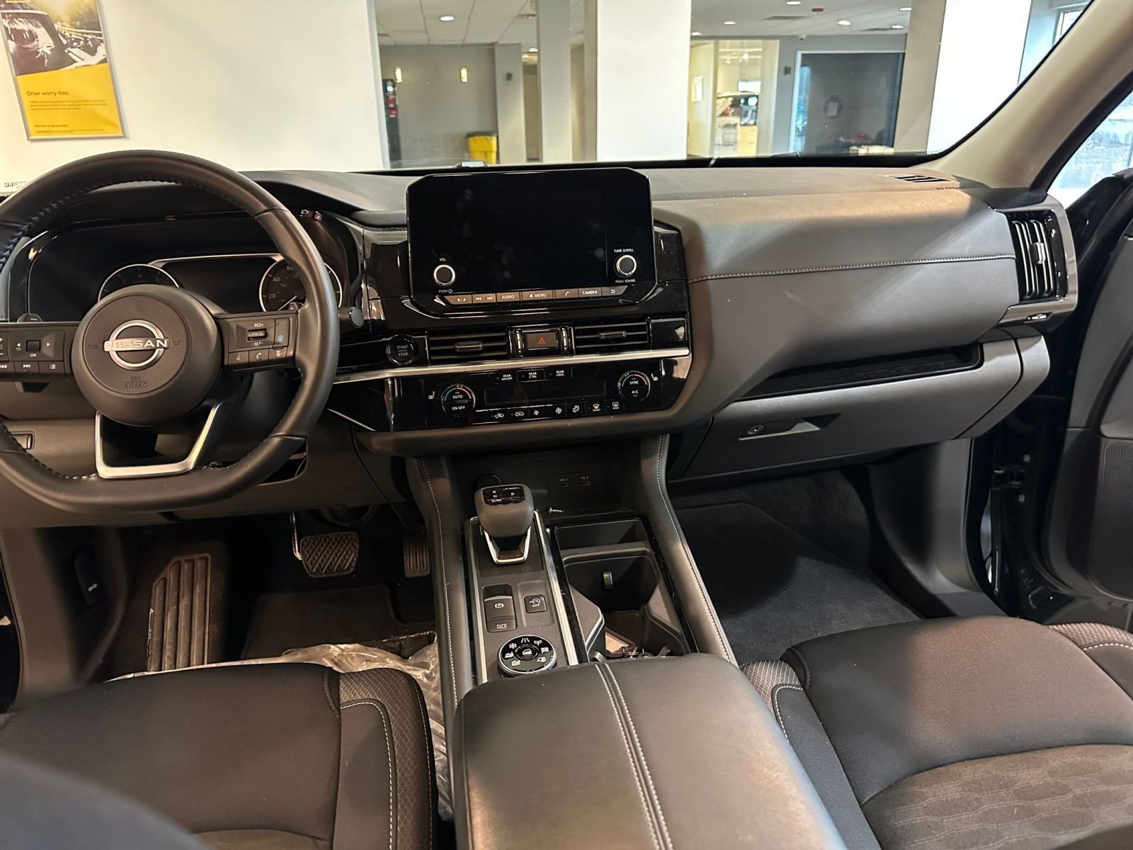 Used 2025 Nissan Pathfinder SV image 37