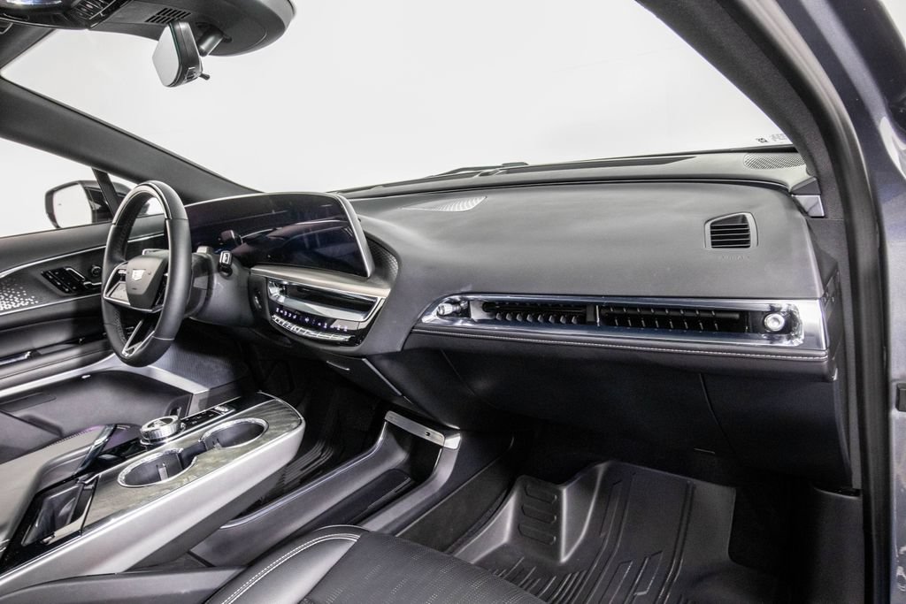Used 2023 Cadillac Lyriq 2WD image 16