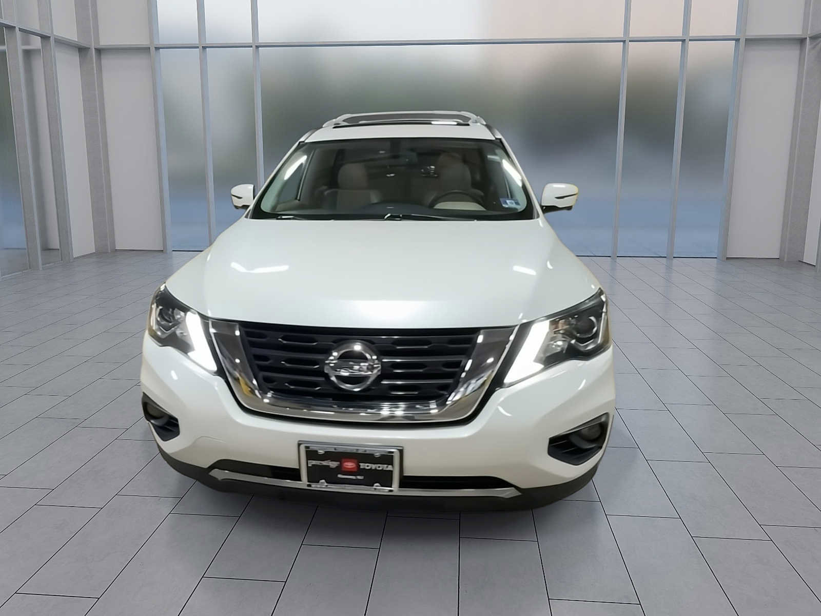 Used 2019 Nissan Pathfinder Platinum image 3