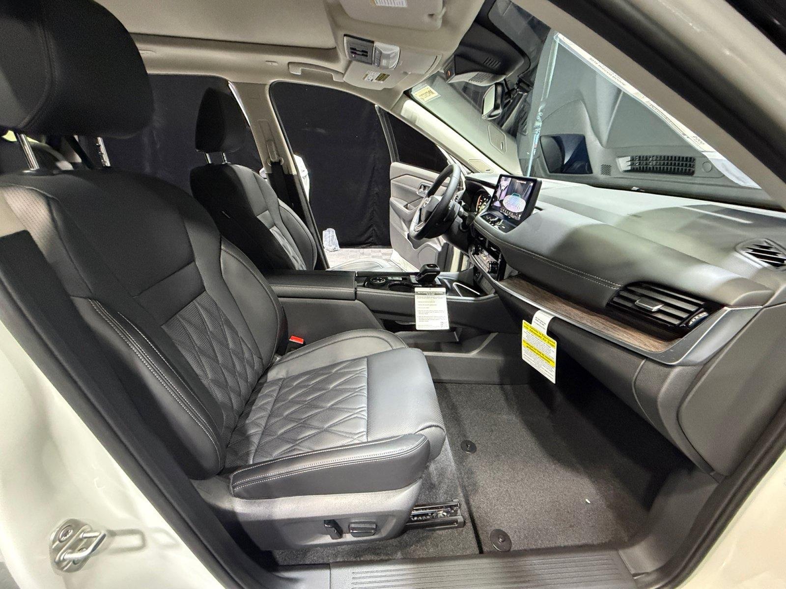 New 2026 Nissan Rogue Platinum w/ Tech Package AWD/4WD image 19