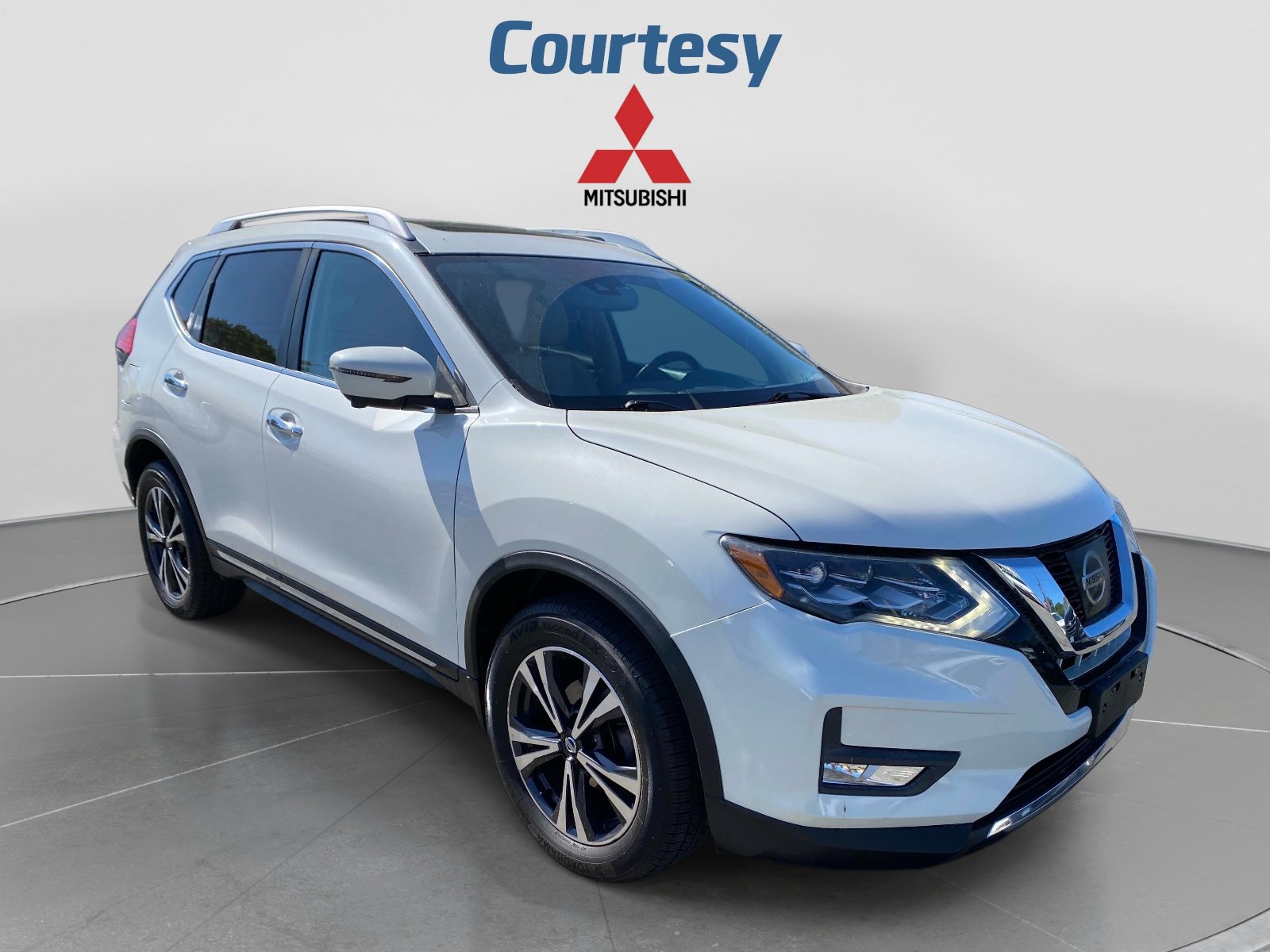 Used 2017 Nissan Rogue SL w/ SL Premium Package AWD/4WD image 10