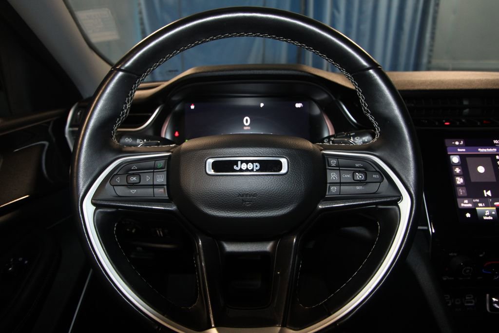 Used 2022 Jeep Grand Cherokee Laredo w/ Luxury Tech Group I image 11