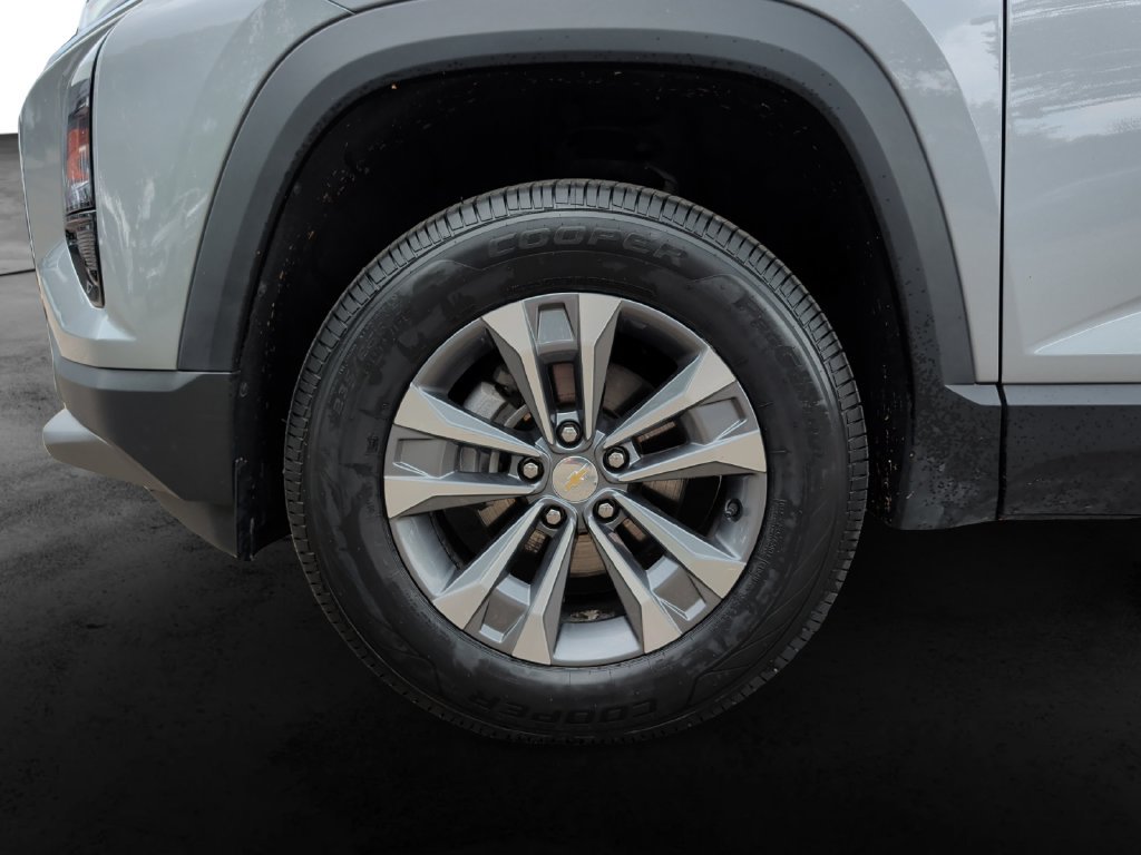 Used 2025 Chevrolet Equinox LT FWD image 9