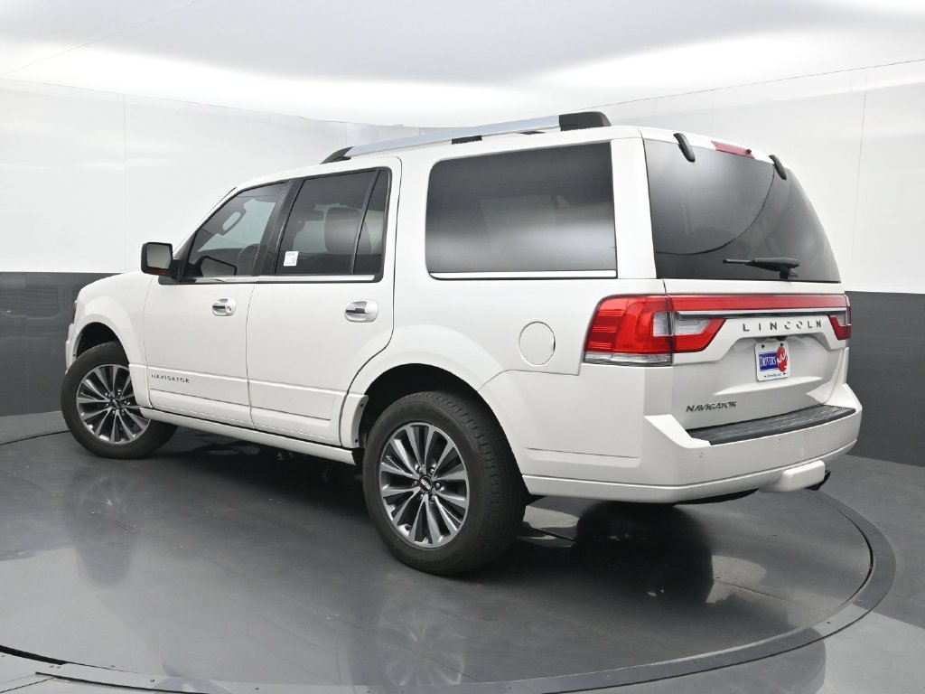 Used 2017 Lincoln Navigator Select RWD image 22