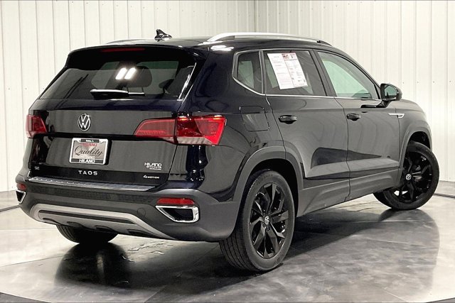 Used 2023 Volkswagen Taos SE w/ Panoramic Sunroof Package AWD/4WD image 13