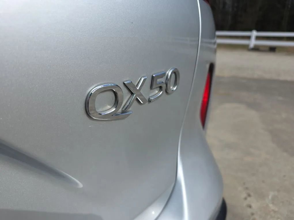 Used 2019 INFINITI QX50 Luxe w/ Cargo Package image 11