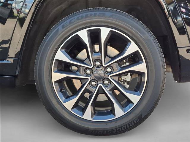 Used 2023 Jeep Grand Cherokee Overland w/ Luxury Tech Group IV AWD/4WD image 25