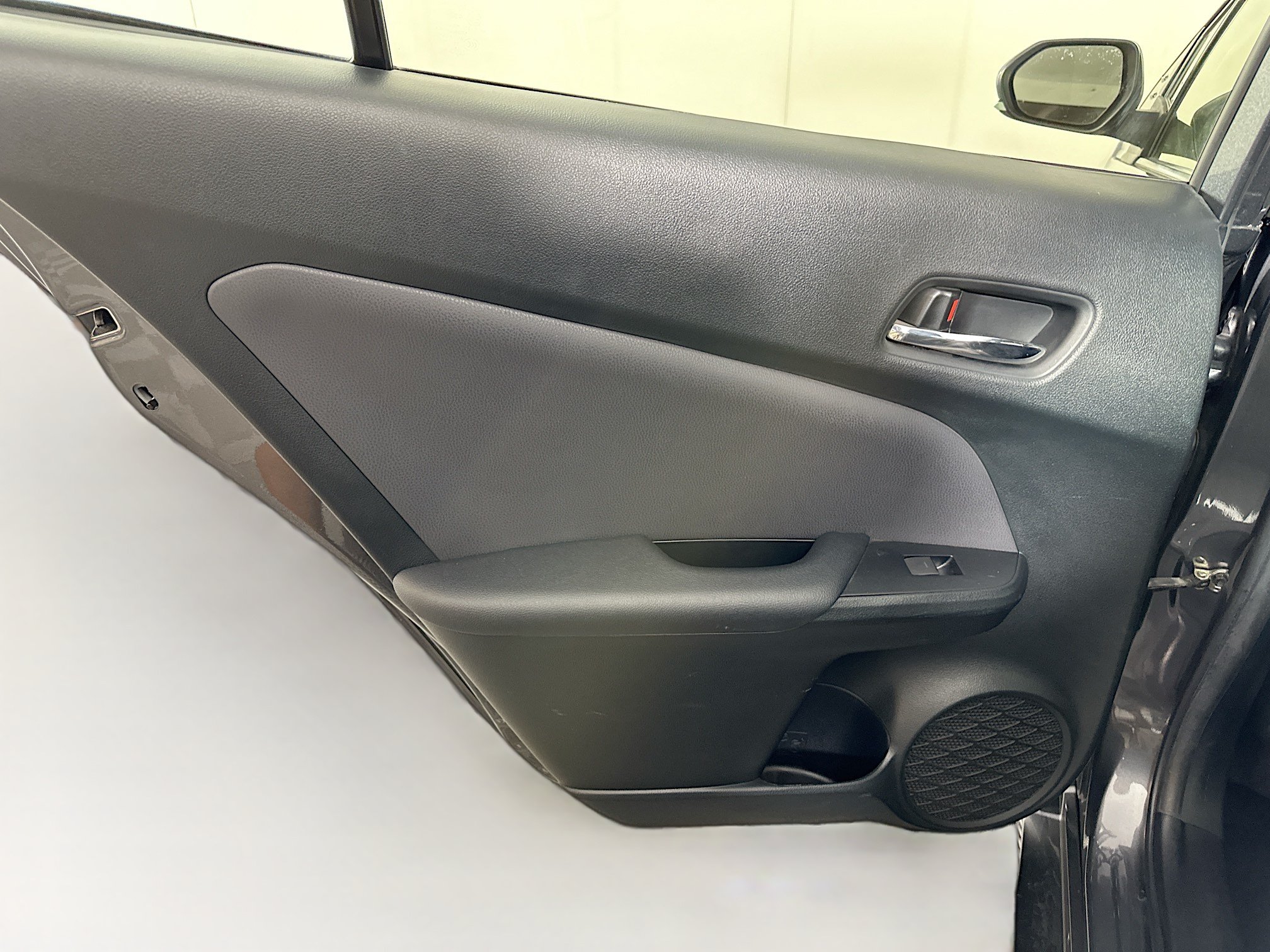 Used 2021 Toyota Prius L Eco w/ Carpet Mat Package (TMS) FWD image 24