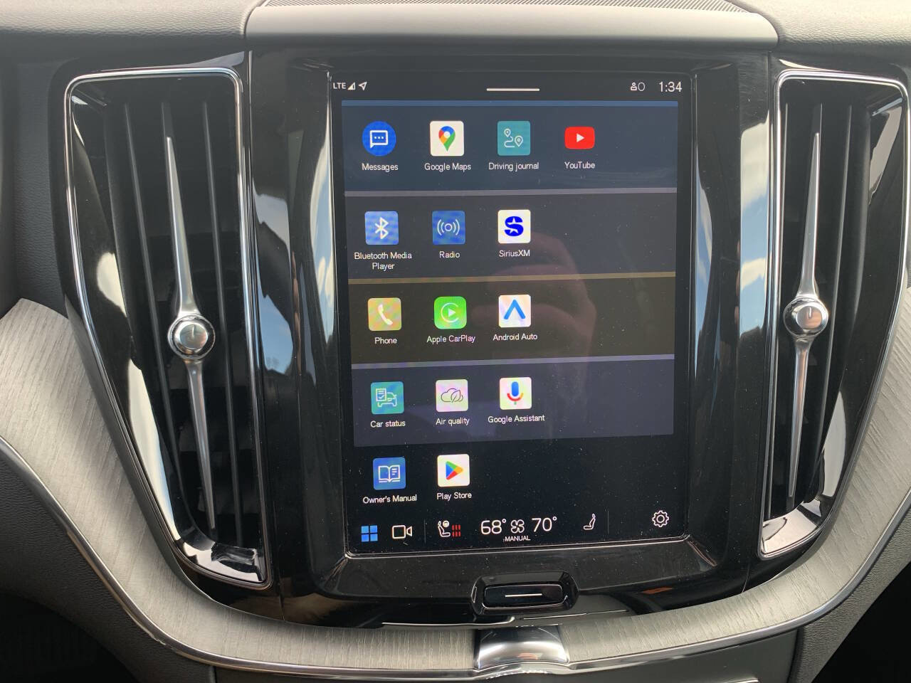 Used 2025 Volvo XC60 B5 Plus w/ Climate Package image 20