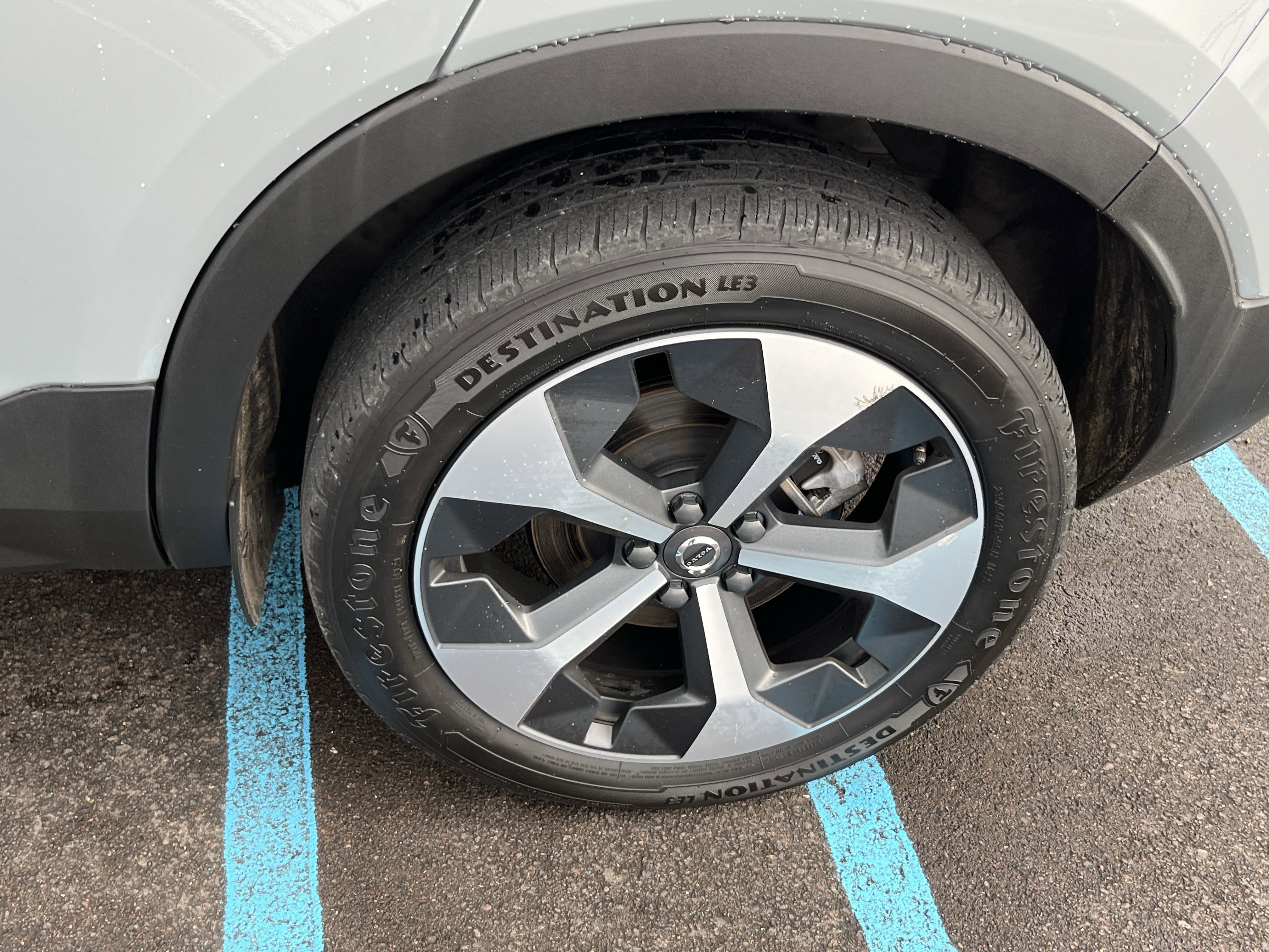 Used 2024 Volvo XC40 B5 Plus image 25