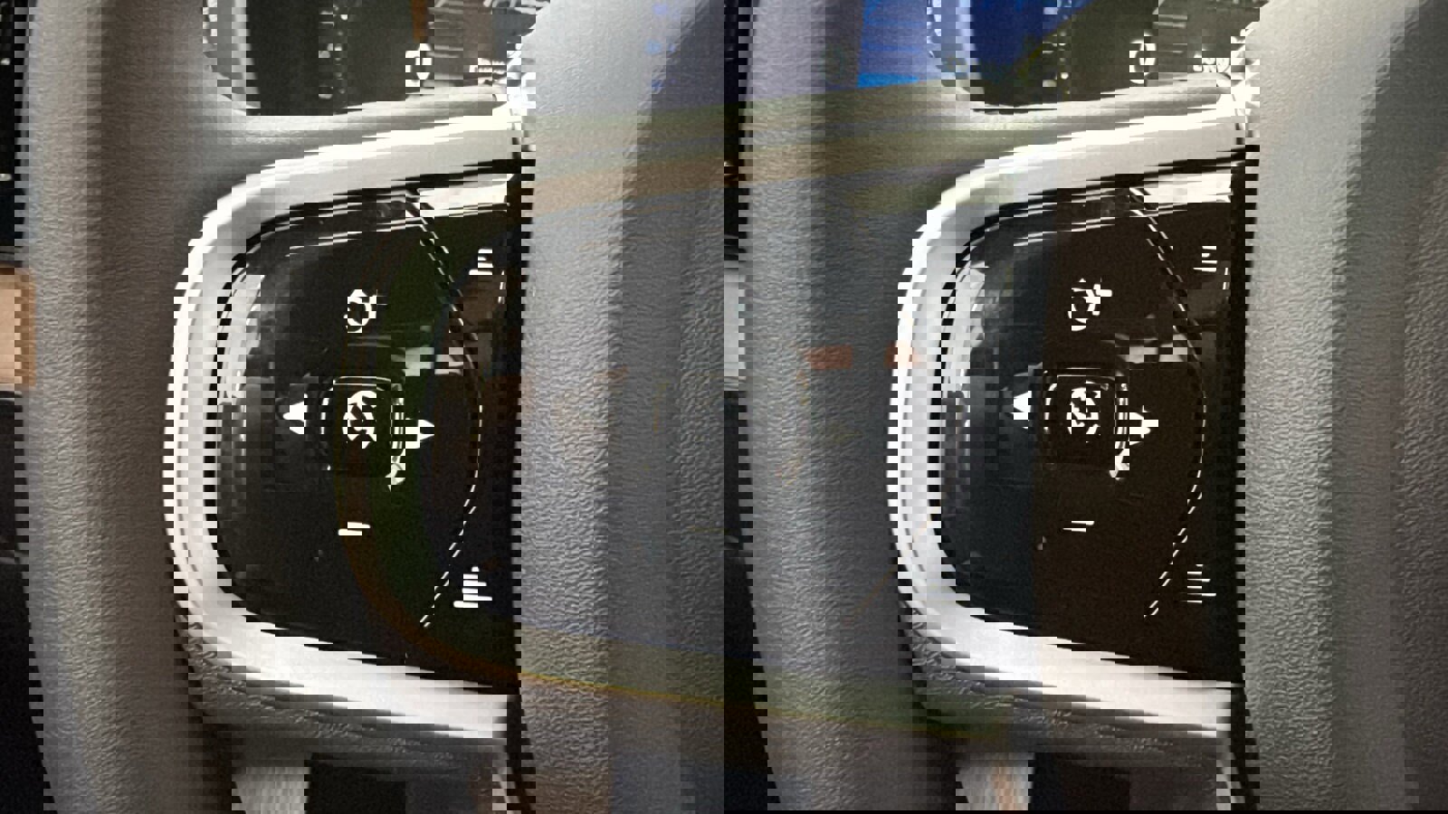 New 2026 Volvo XC90 B6 Plus w/ Protection Package Premier image 13