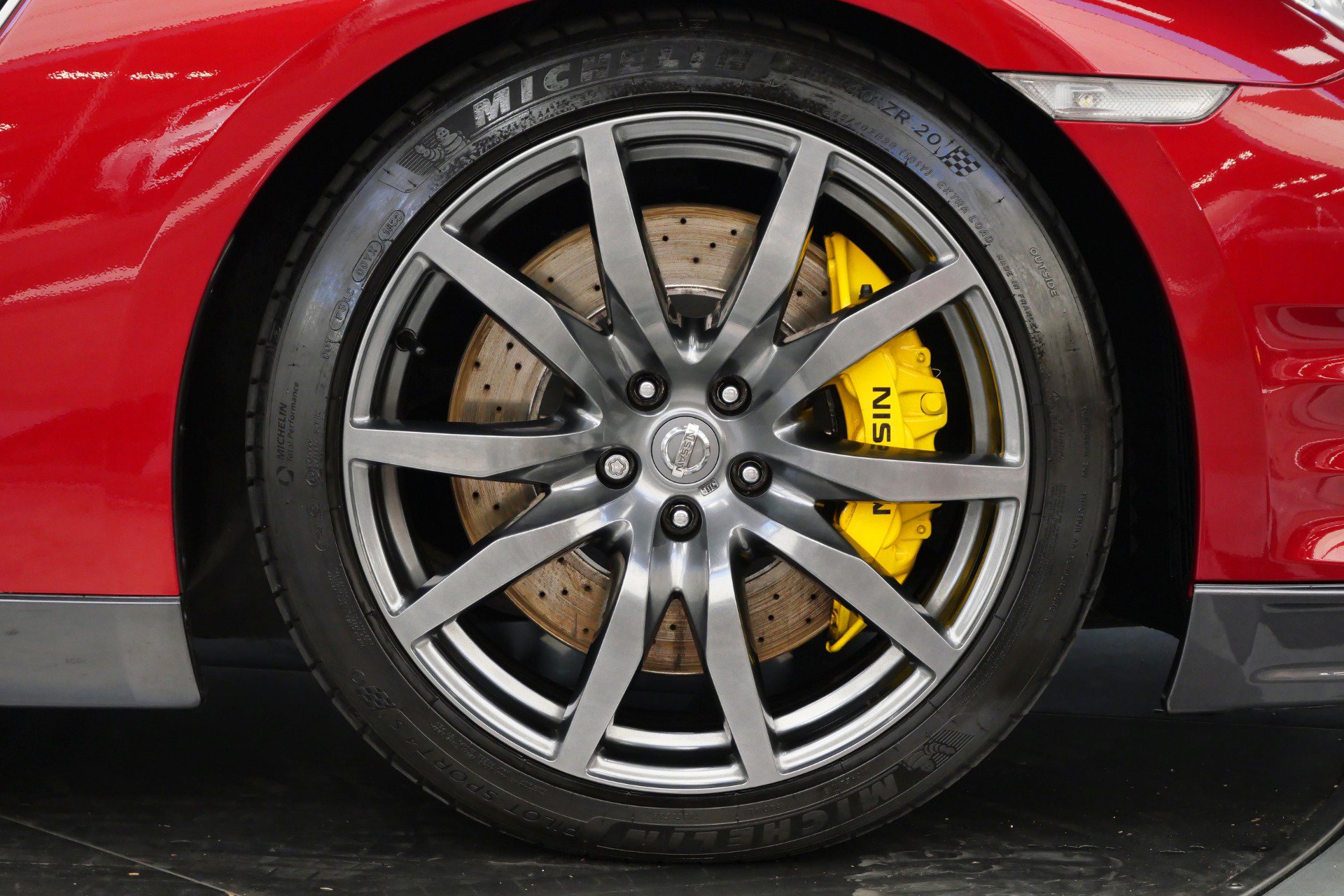 Used 2015 Nissan GT-R Premium AWD/4WD image 36