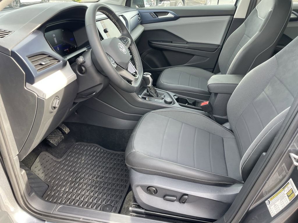 Certified 2024 Volkswagen Taos SE image 10