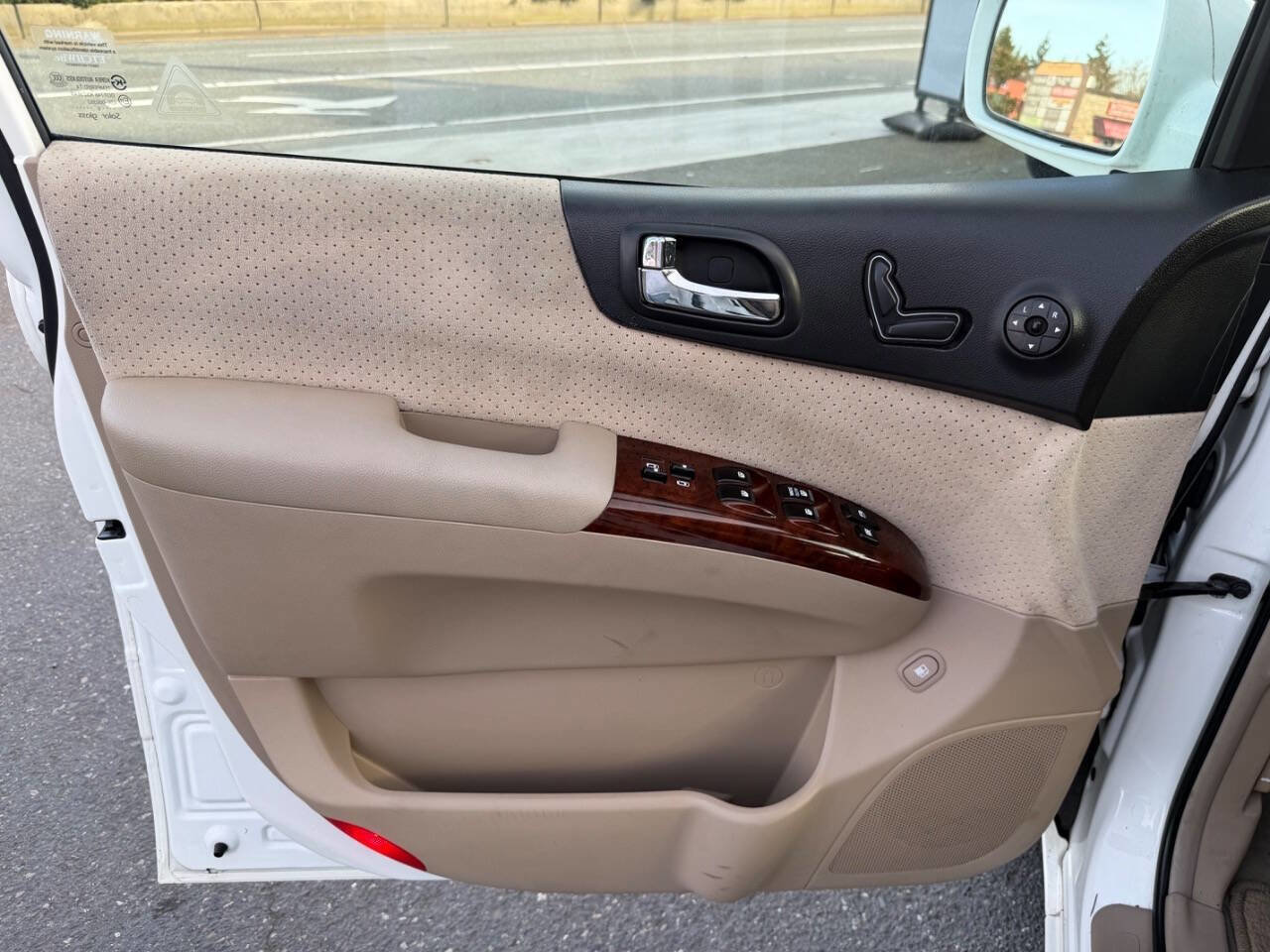 Used 2007 Hyundai Entourage GLS image 28