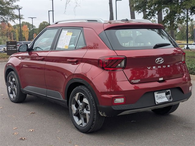 Used 2024 Hyundai Venue SEL image 3
