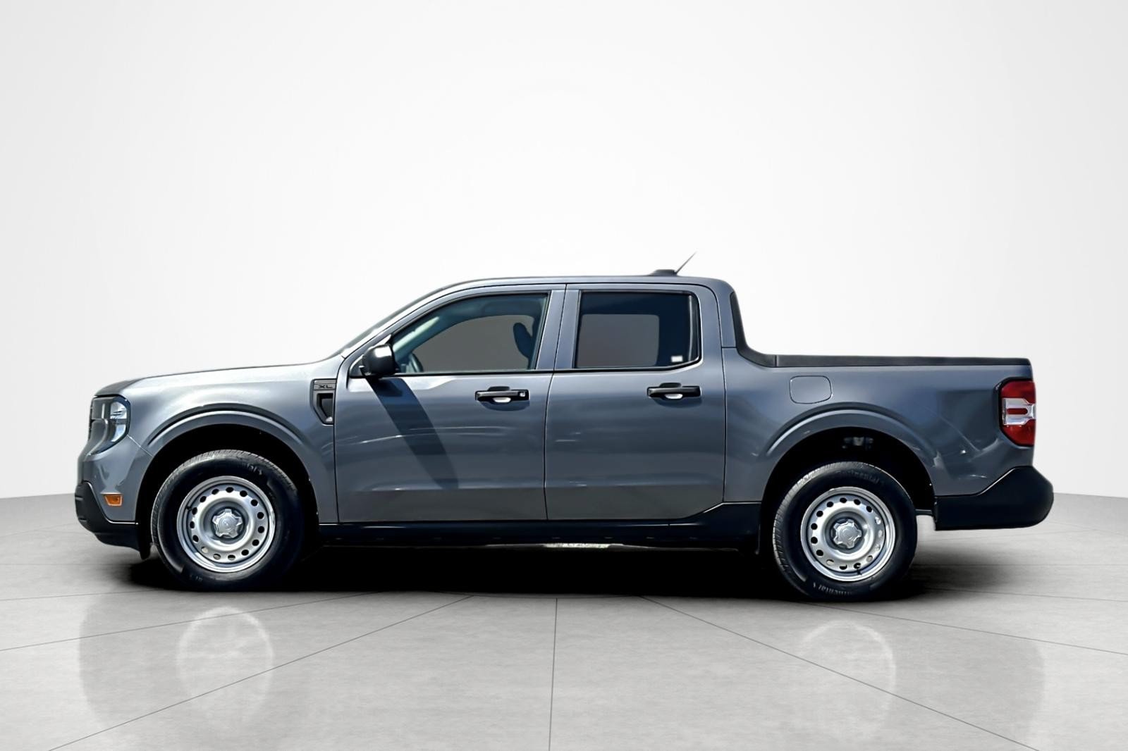 Used 2025 Ford Maverick XL FWD image 2
