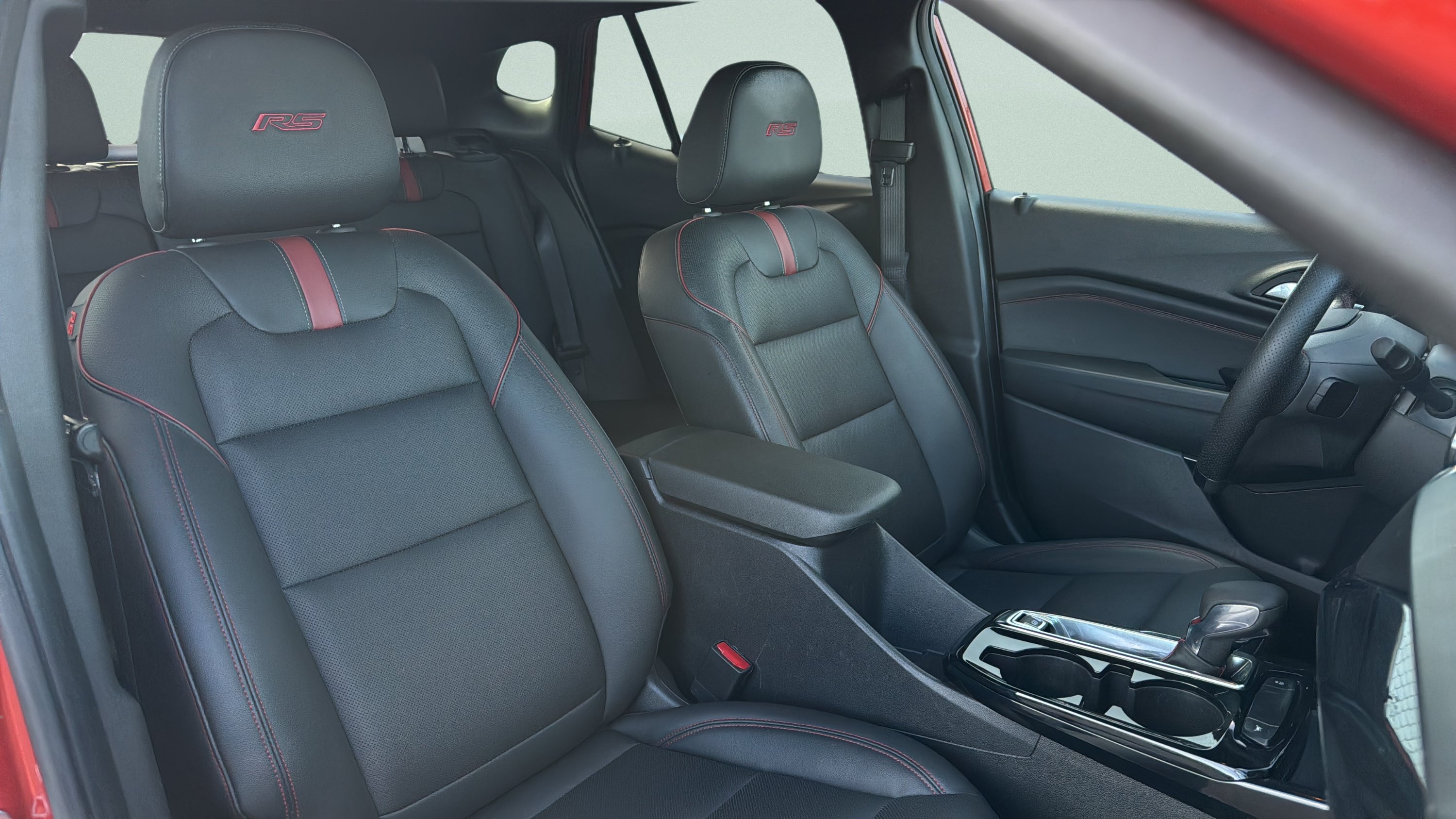Used 2024 Chevrolet Trax RS w/ Sunroof Package FWD image 30