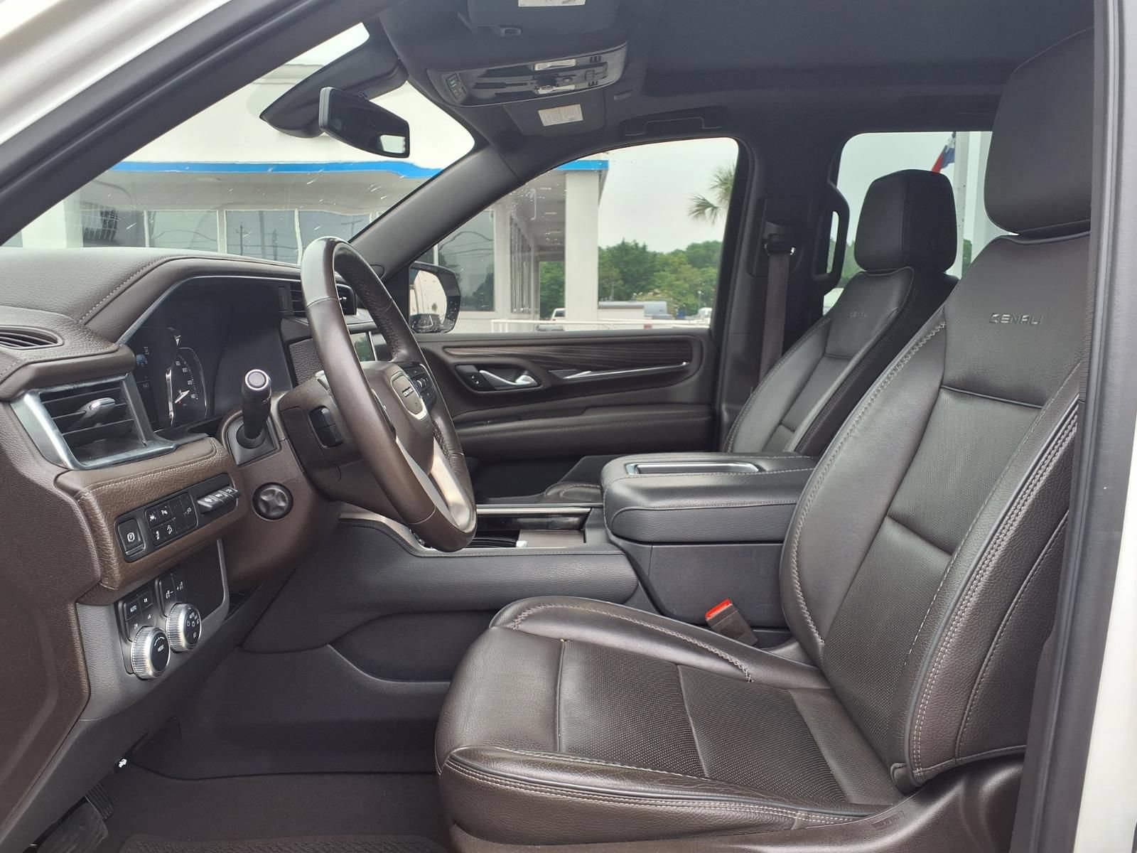 Used 2021 GMC Yukon XL Denali AWD/4WD image 17