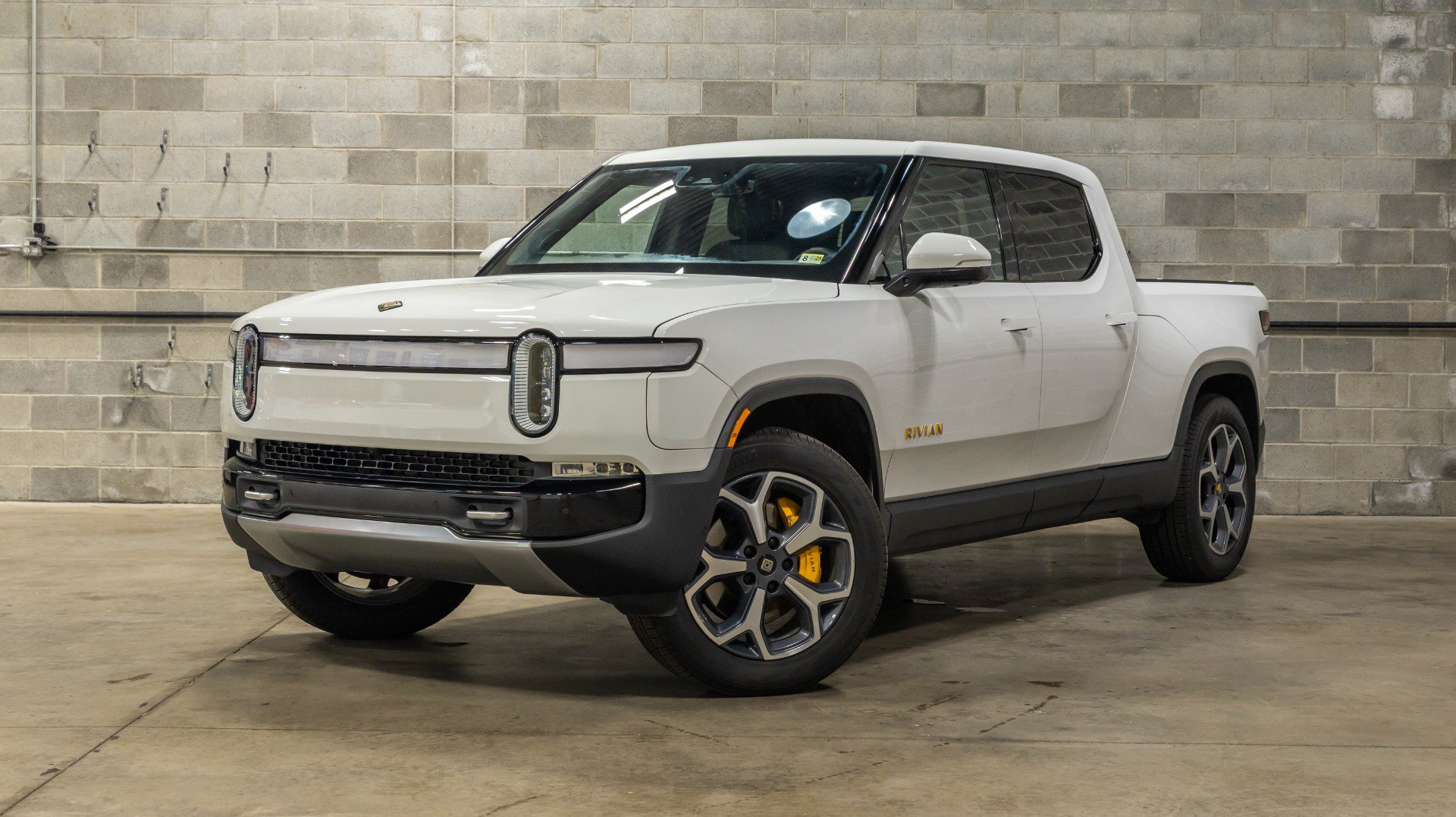 Used 2022 Rivian R1T Adventure AWD/4WD image 3