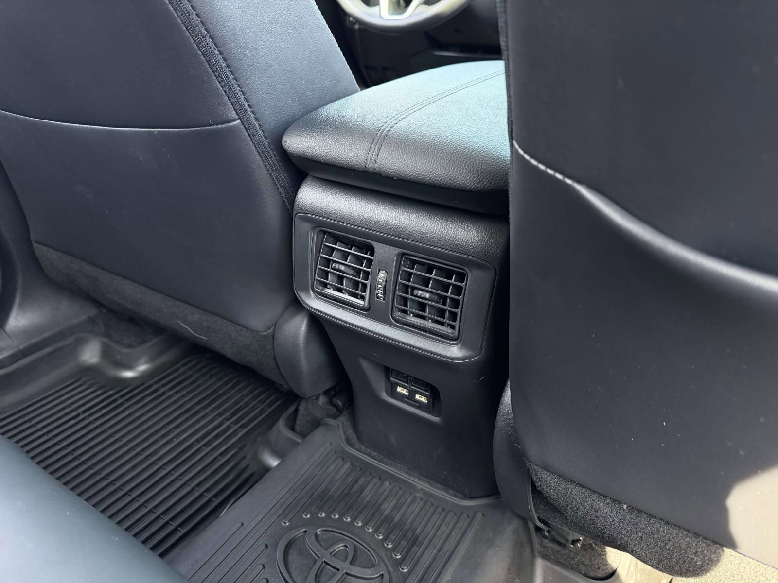 Used 2021 Toyota RAV4 XLE Premium AWD/4WD image 17