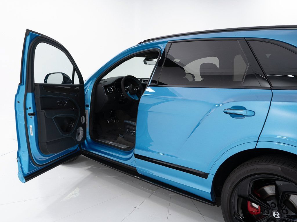 Certified 2025 Bentley Bentayga AWD/4WD image 9