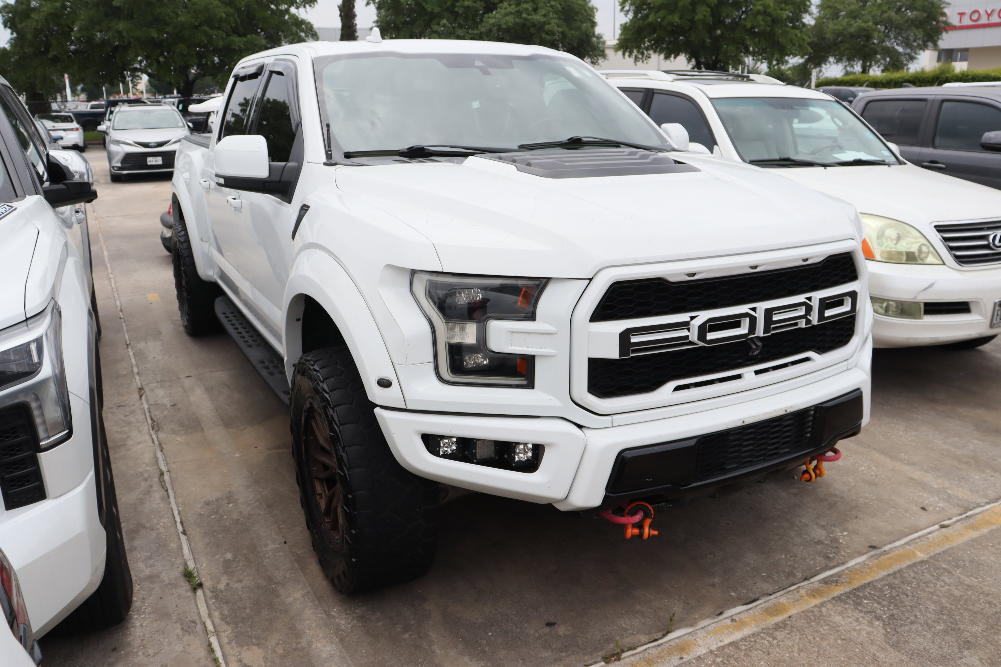 Used 2019 Ford F150 Raptor w/ Equipment Group 802A Luxury AWD/4WD image 2