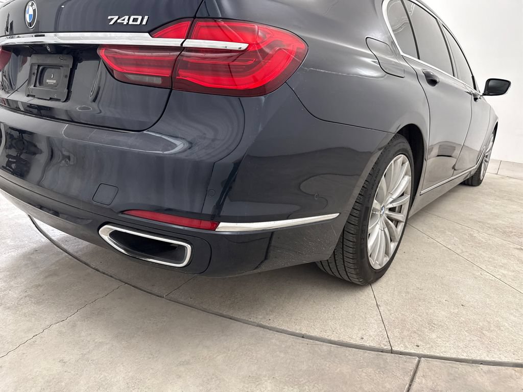 Used 2017 BMW 740i RWD image 19