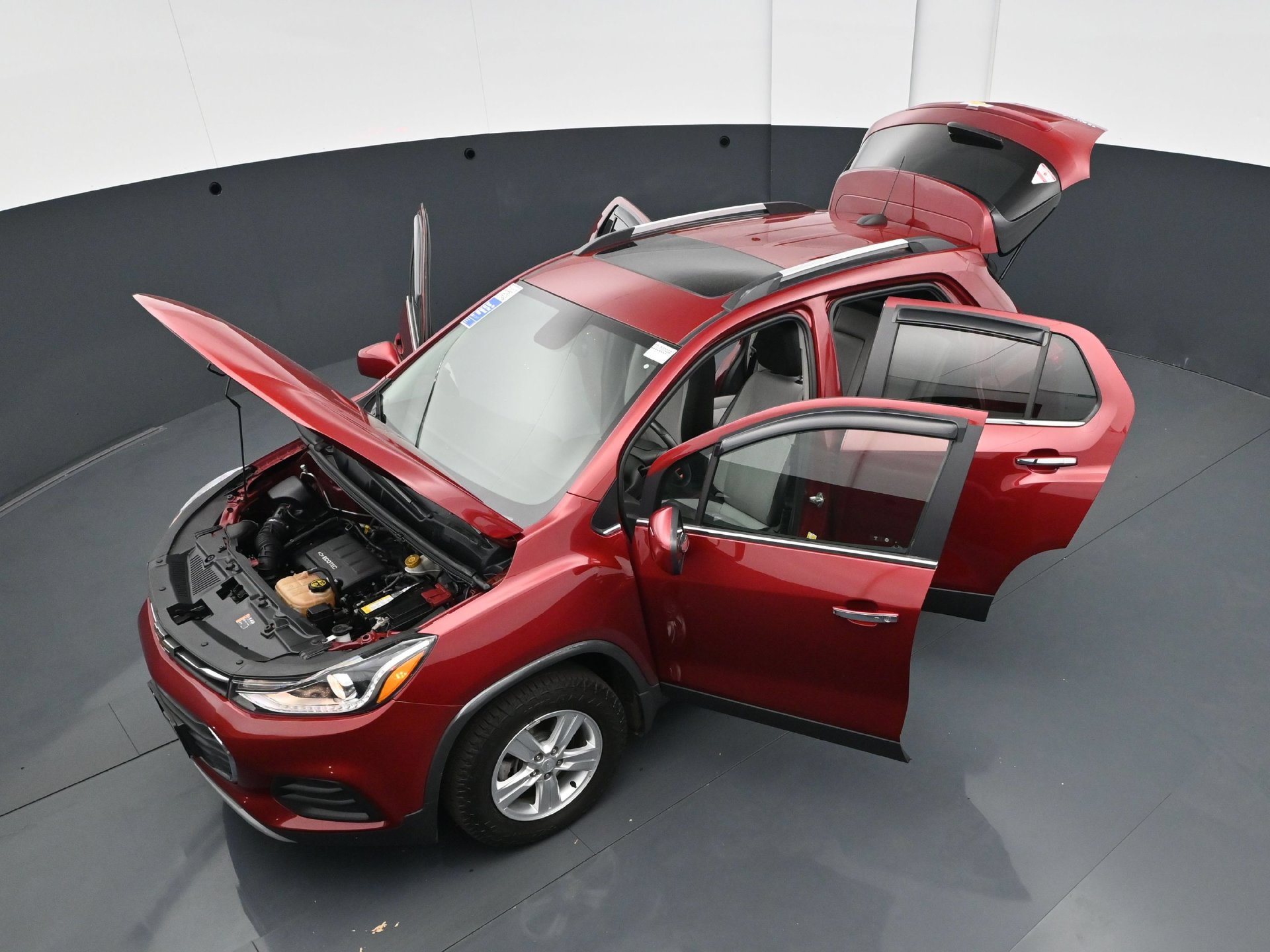 Used 2019 Chevrolet Trax LT w/ Sun & Sound Package AWD/4WD image 41