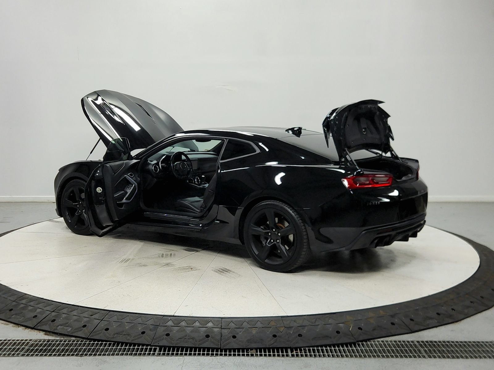 Used 2016 Chevrolet Camaro SS RWD image 14