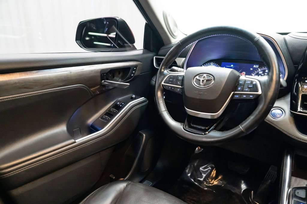 Used 2022 Toyota Highlander Limited image 11