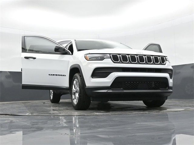 Used 2025 Jeep Compass Sport image 51