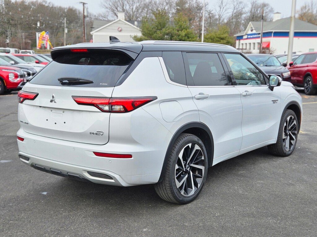 Used 2023 Mitsubishi Outlander SEL image 5