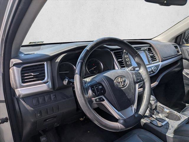 Used 2015 Toyota Highlander XLE AWD/4WD image 9