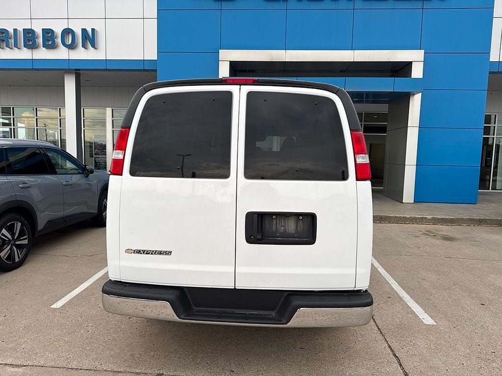 Used 2025 Chevrolet Express 3500 LT w/ LT Preferred Equipment Group RWD image 4